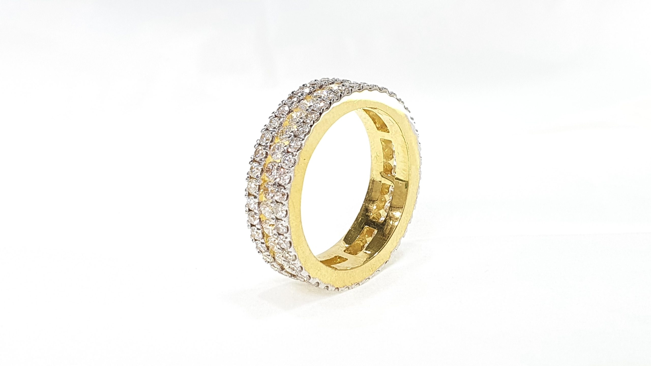 Round Diamond Wedding Band Ring for Mens Or Women 18 Kt Yellow Gold ...